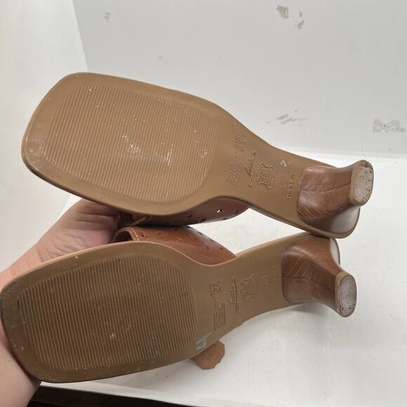 Fioni Brown Leather Laser Cut Heeled Sandal Size 10 - Picture 4 of 12